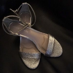 Beautiful gold 6” heel